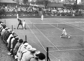 Match between Fred Perry and Bunny Austin, click to enlarge